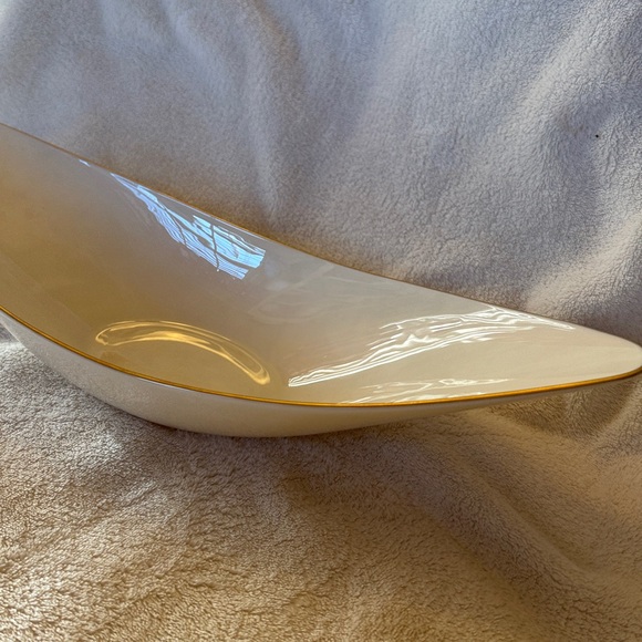 Lenox Fine China Ivory with Gold Rim Oval Serving Bowl - Picture 5 of 5